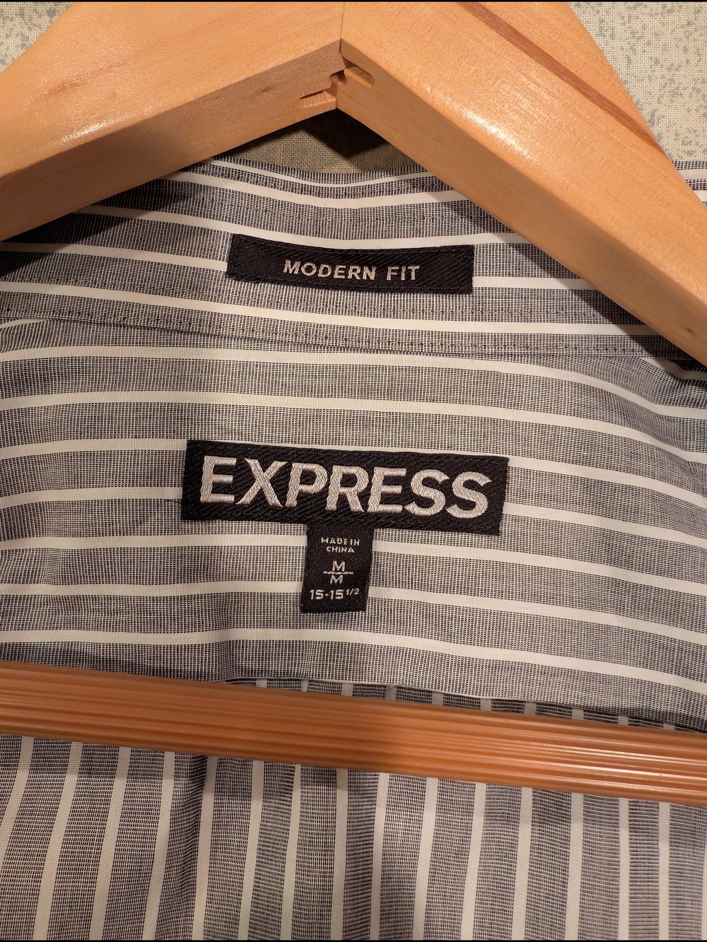 Express Modern Fit Men’s M 15-15.5 Gray White Striped Cotton Dress Shirt - Picture 4 of 6